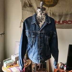 Vintage Levi’s denim jacket- size medium